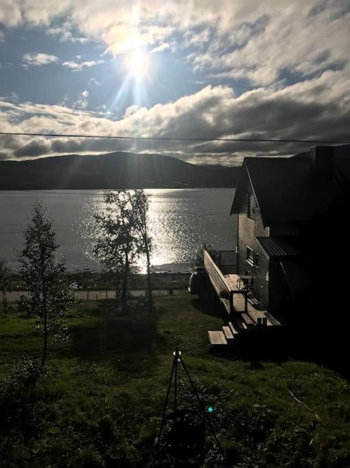 Trivelig Fritidshus Pa Arnes, Senja Straumstad Exterior photo